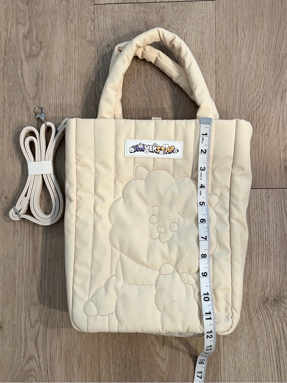 NWOT BT21 Rj Active Quilt Cream Tote Bag / Crossbody - Picture 3 of 6